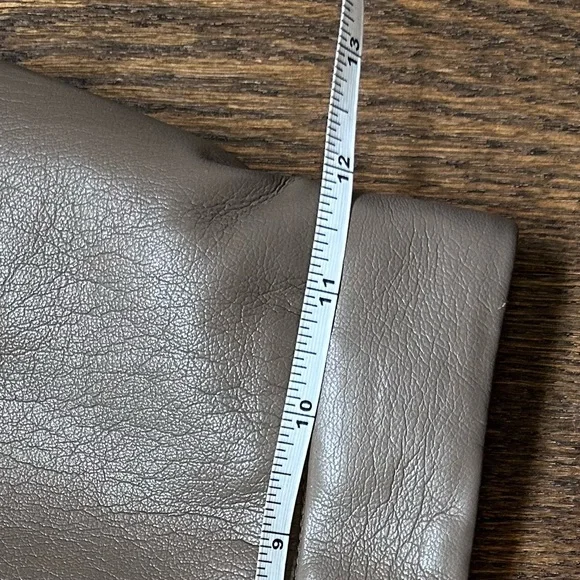 WILFRED ARITZIA Vegan Faux Leather Patio Mini Skirt 
Light brown - Picture 8 of 13